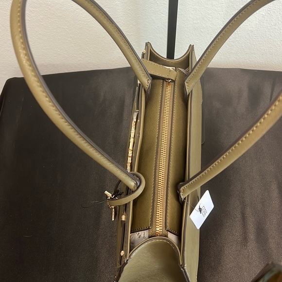 Guess | Olive Satchel w/Iconic Logo Bag Charm - Picture 10 of 16